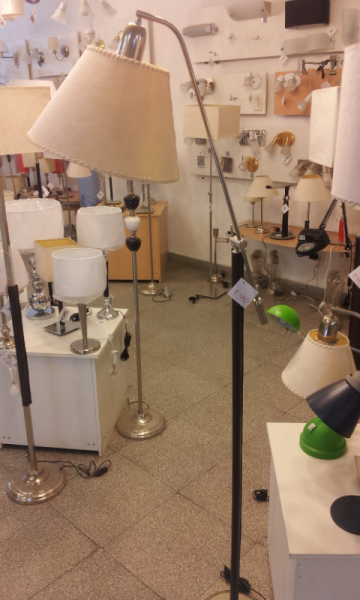 Lampara de pie Nella con movimiento TH