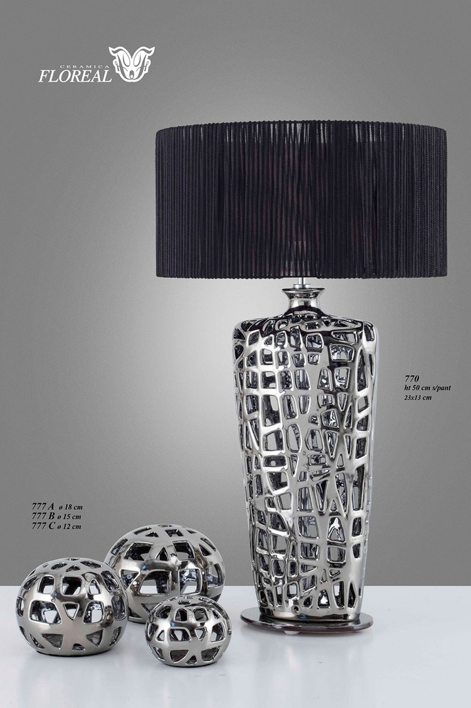 Lampara de mesa cromo con pantalla negra floreal